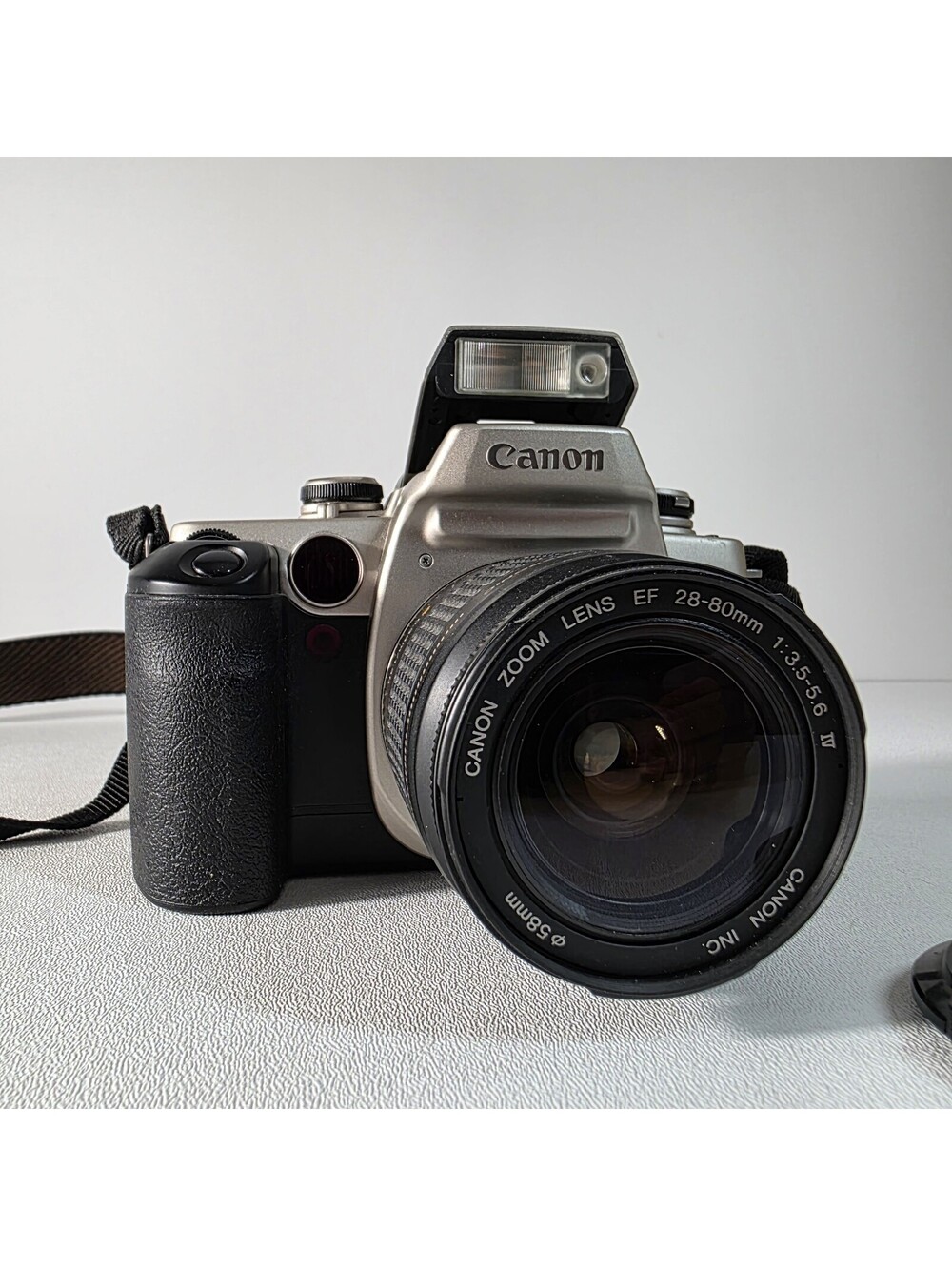 VTG Canon EOS Elan II e 35mm Film Camera w/Ultrasonic 28-80mm Lens